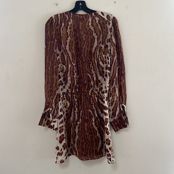 Parker Dress Size L • Deep front cut • Animal print with long Sleeves • - Picture 7 of 8